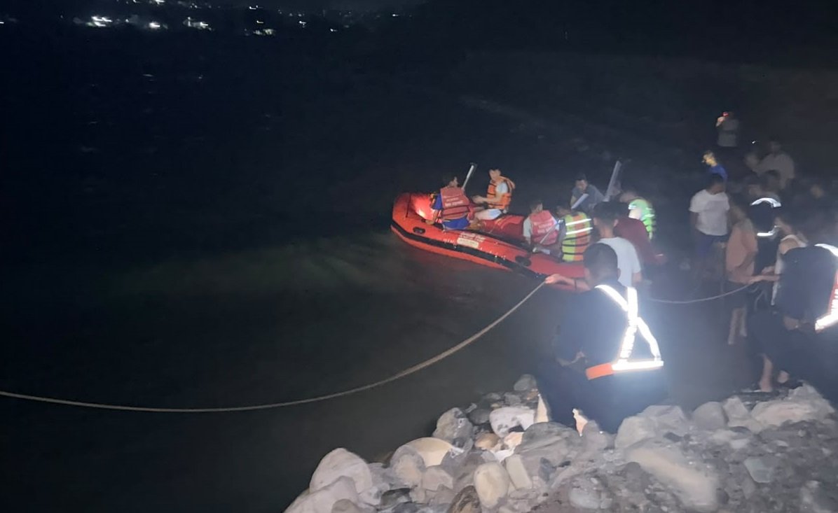 Police Rescue Teenager Who Jumped From Suspension Bridge in Tanahun