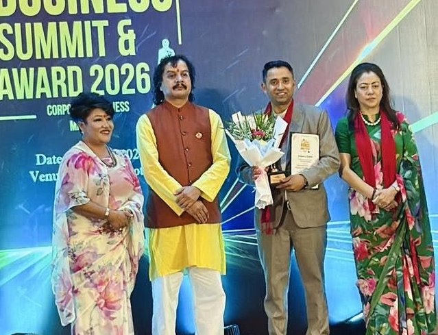 तारा लाल धरेललाई ‘कर्पोरेट फर्निचर इन्डष्ट्री एक्सिलेन्स’ अवार्ड