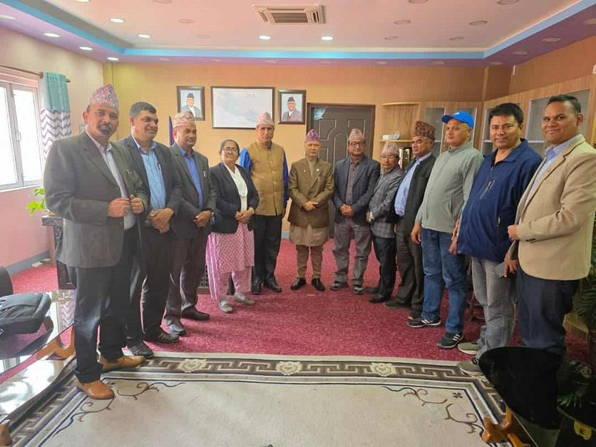   शिक्षकहरूले गराए शिक्षामन्त्रीको गम्भीर ध्यानाकर्षण