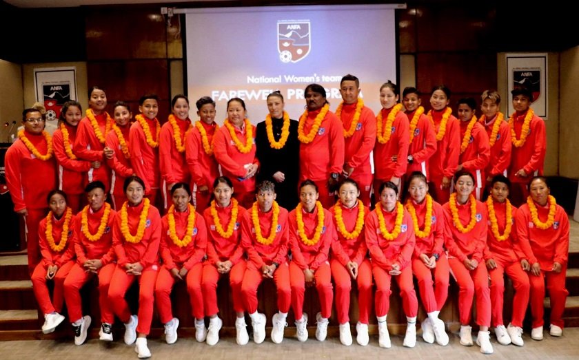 मैत्रीपूर्ण खेल खेल्न भारत जाने नेपाली टोलीको बिदाइ