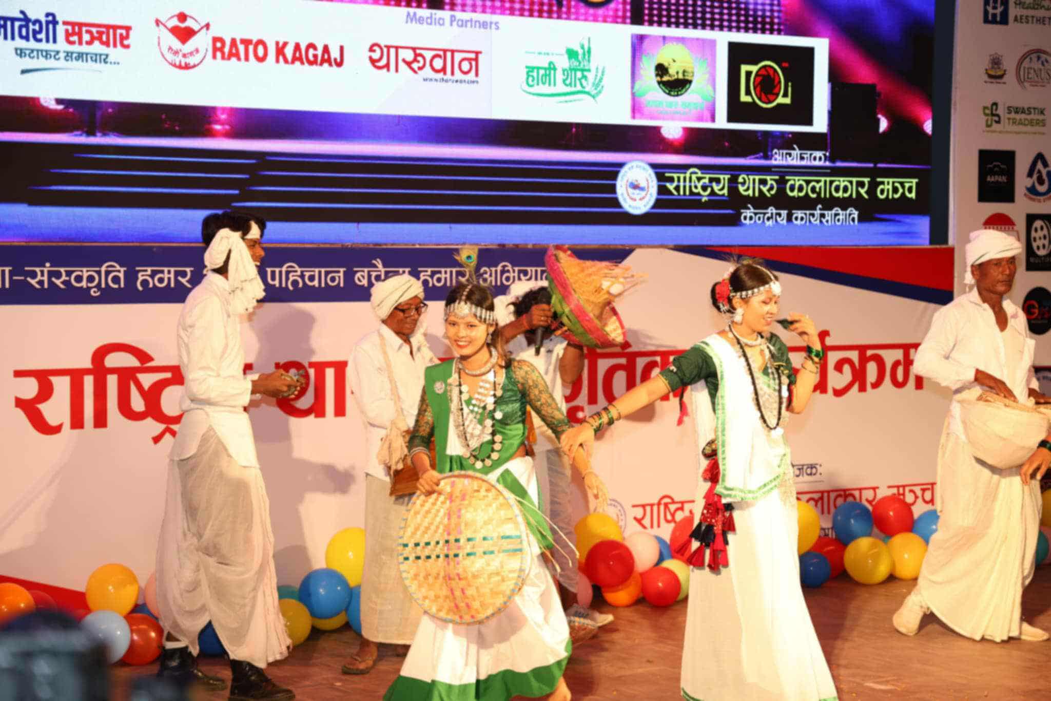 tharu damce2