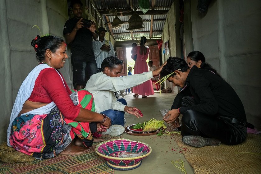 तस्बिरमा हेर्नुहोस् बर्दियाका थारू समुदायको दसैँ