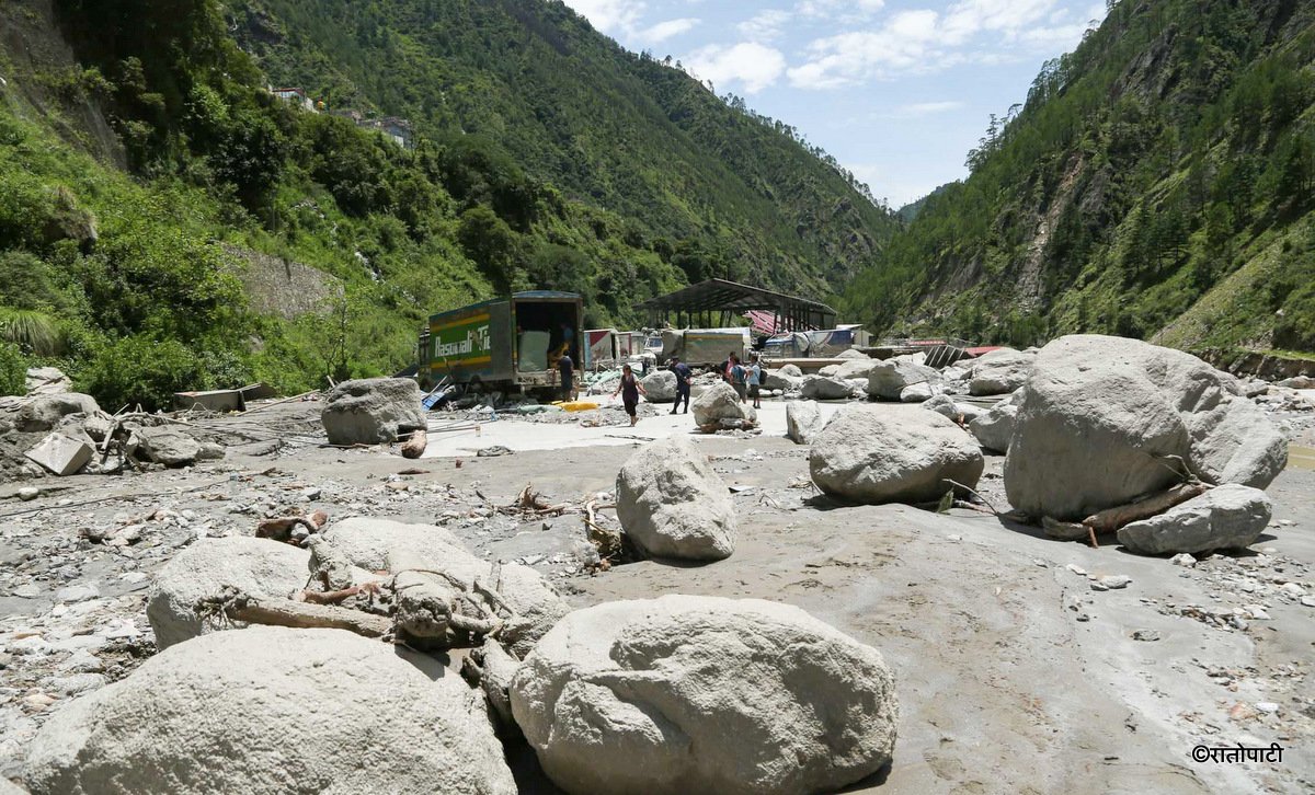 तस्बिरमा हेर्नुहोस् बाढीले ध्वस्त बनाएको टिमुरे क्षेत्र