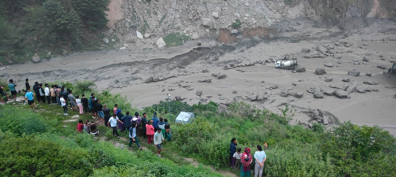 रसुवा बाढीः यस्तो छ बेपत्ता भएका १८ जनाको नामावली
