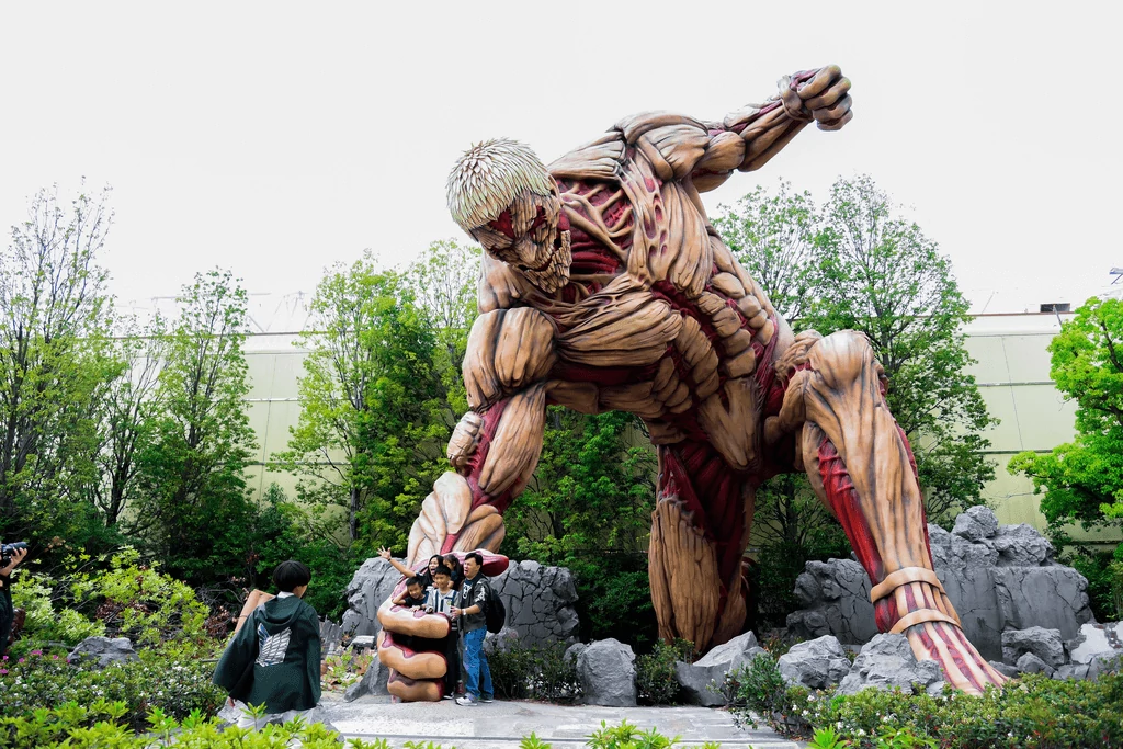 TokyoTreat_Universal_Studios_Japan_Huge_Titan_Statue