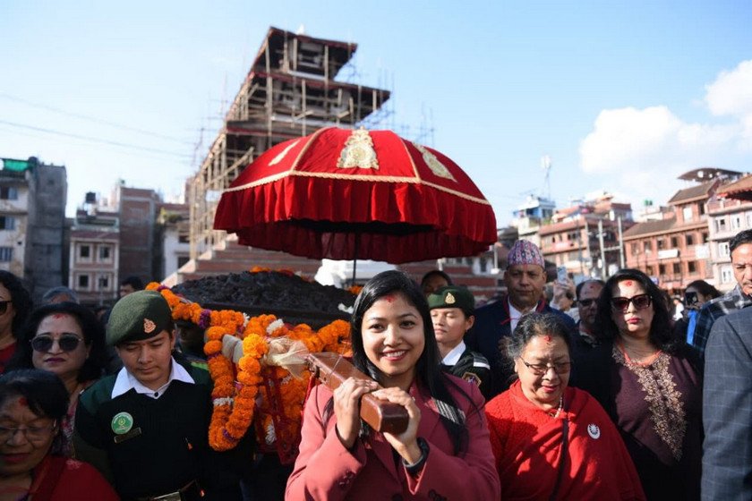  बेलायतबाट फिर्ता गरिएको तोरण कुमारी घरमा पुनःस्थापित