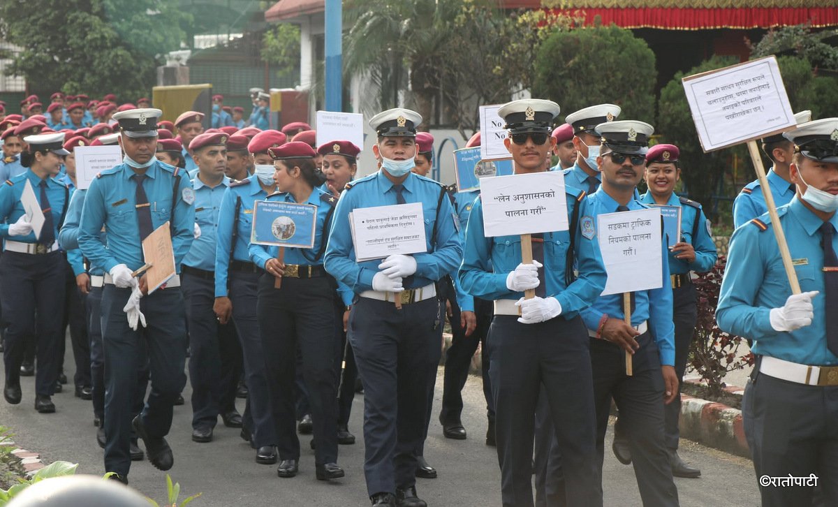   चाडपर्व लक्षित सुरक्षा सचेतनाको लागि  संयुक्त ट्राफिक र्‍याली (तस्बिरहरू)