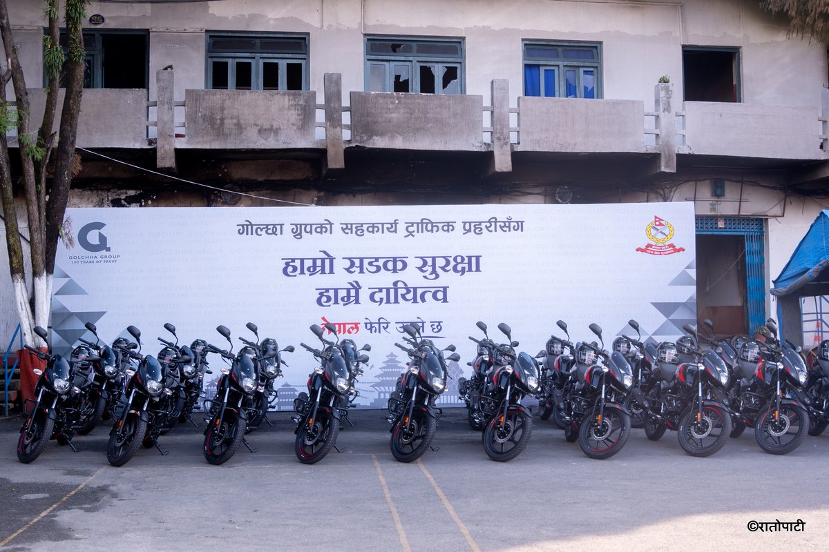   गोल्छा ग्रुपद्वारा ट्राफिक प्रहरीलाई २० थान मोटरसाइकल हस्तान्तरण