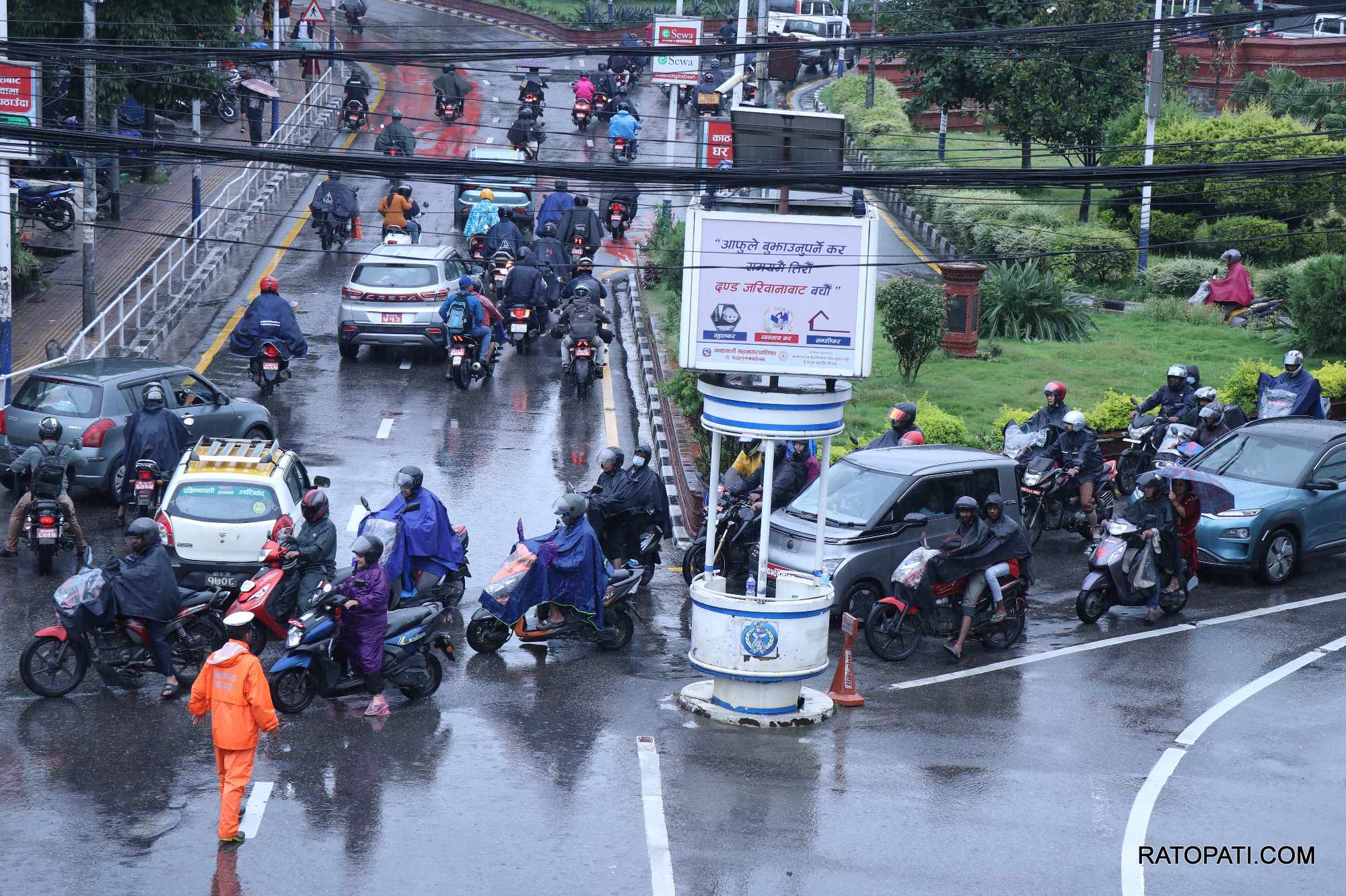 traffic jam due to rain (2)