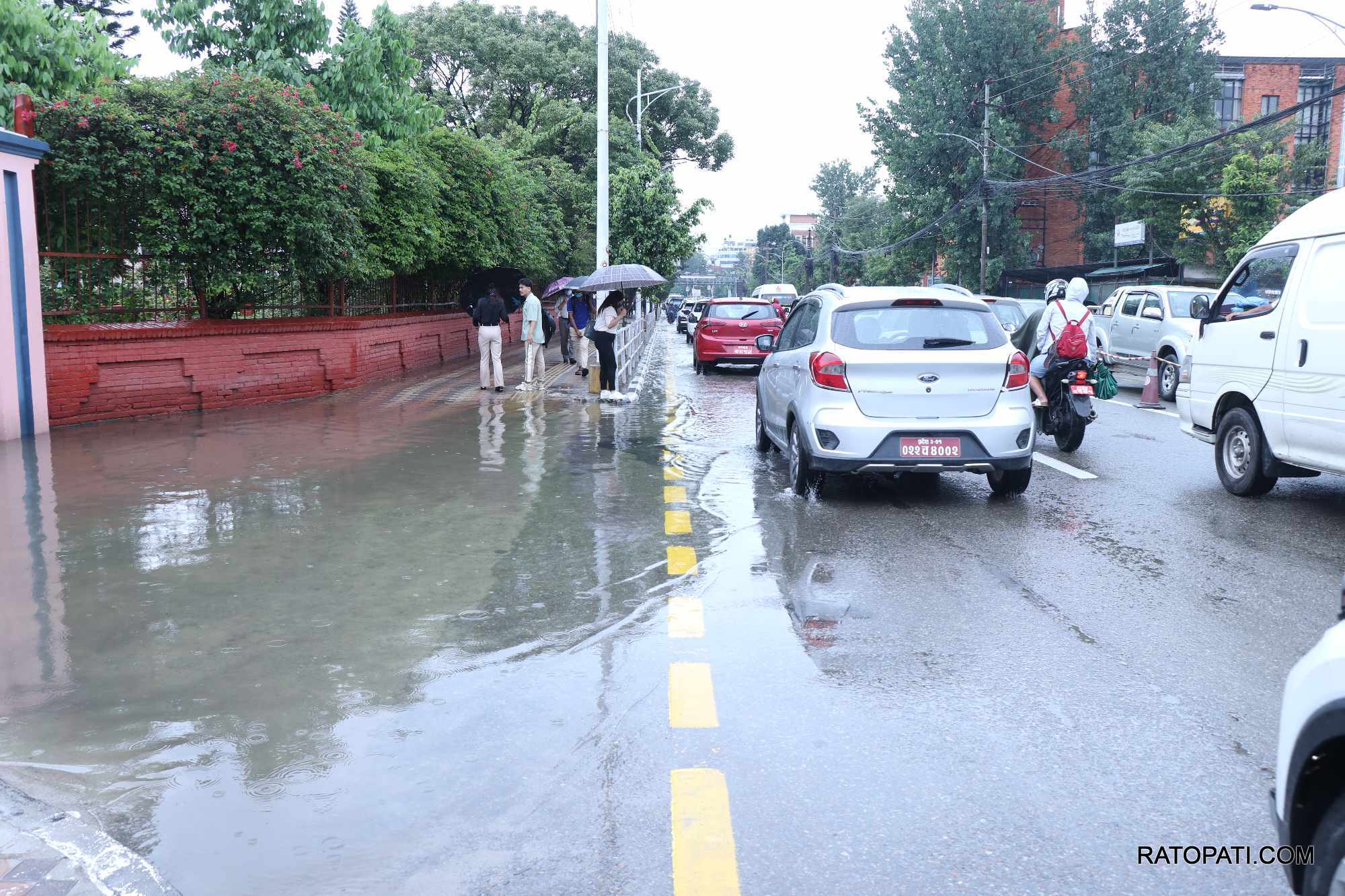 traffic jam due to rain (4)