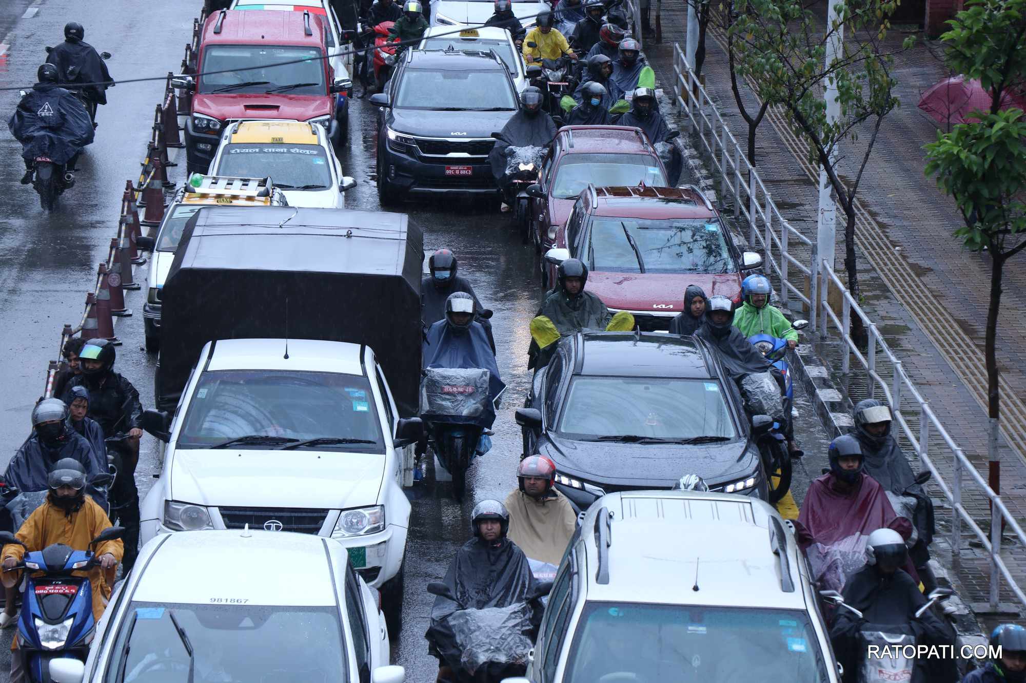 traffic jam due to rain (5)