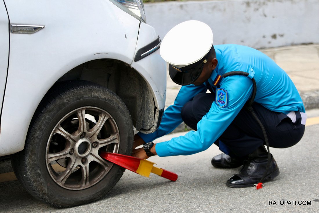 Traffic police singhadurbar -Nepal photo library-03