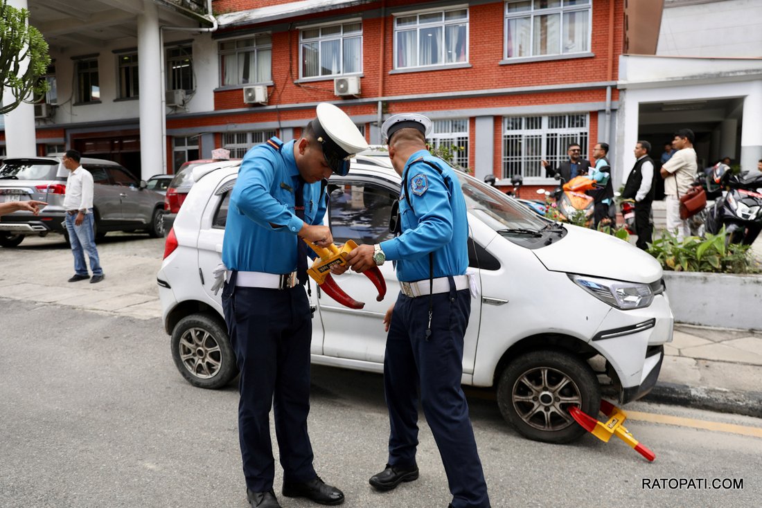 Traffic police singhadurbar -Nepal photo library-06