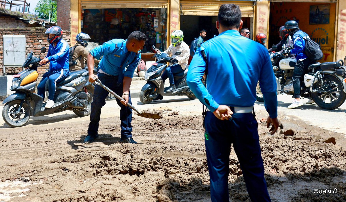 ट्राफिक प्रहरीले साबेल समातेपछि... (तस्बिरहरू)