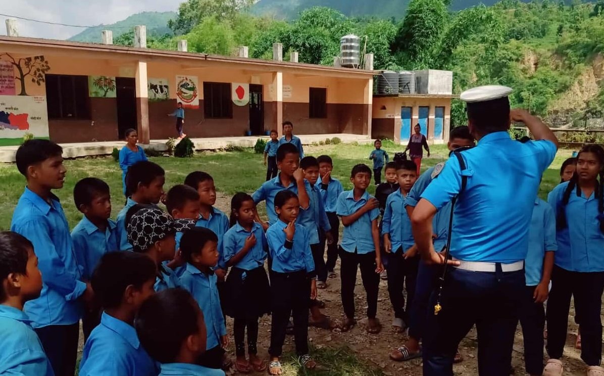 त्रिशूलीको तटीय क्षेत्रमा सतर्क रहन ट्राफिक प्रहरीको आग्रह
