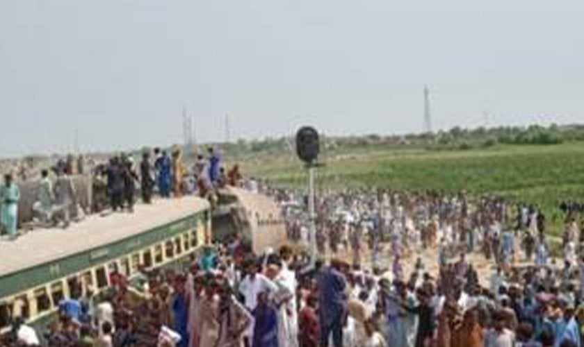 पाकिस्तानमा रेल दुर्घटना, कम्तीमा १५ जनाको मृत्यु