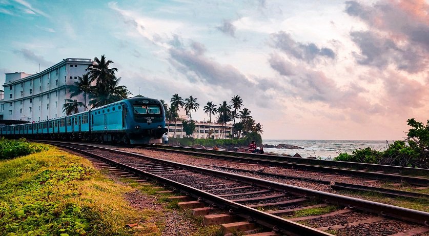 श्रीलङ्कामा रेल दुर्घटना हुँदा १६ जना घाइते