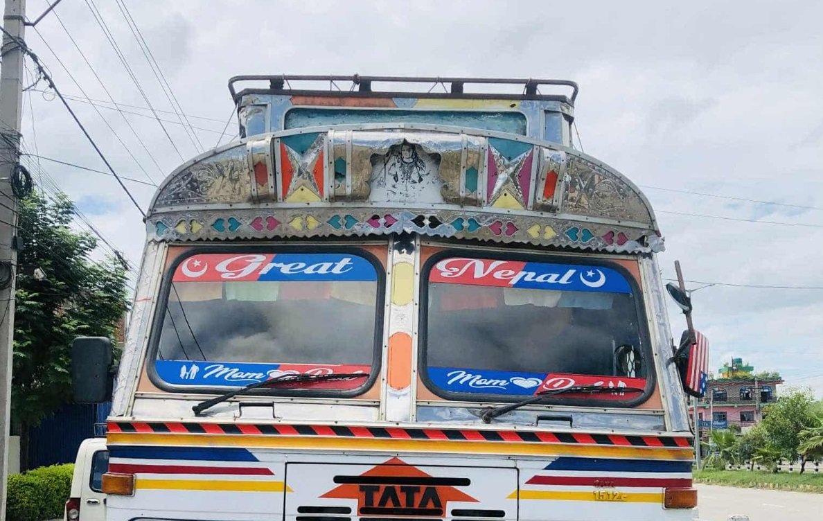   भन्सार छलीको आशङ्कामा ५२ लाखभन्दा बढी मूल्य बराबरको सामानसहित ट्रक नियन्त्रणमा
