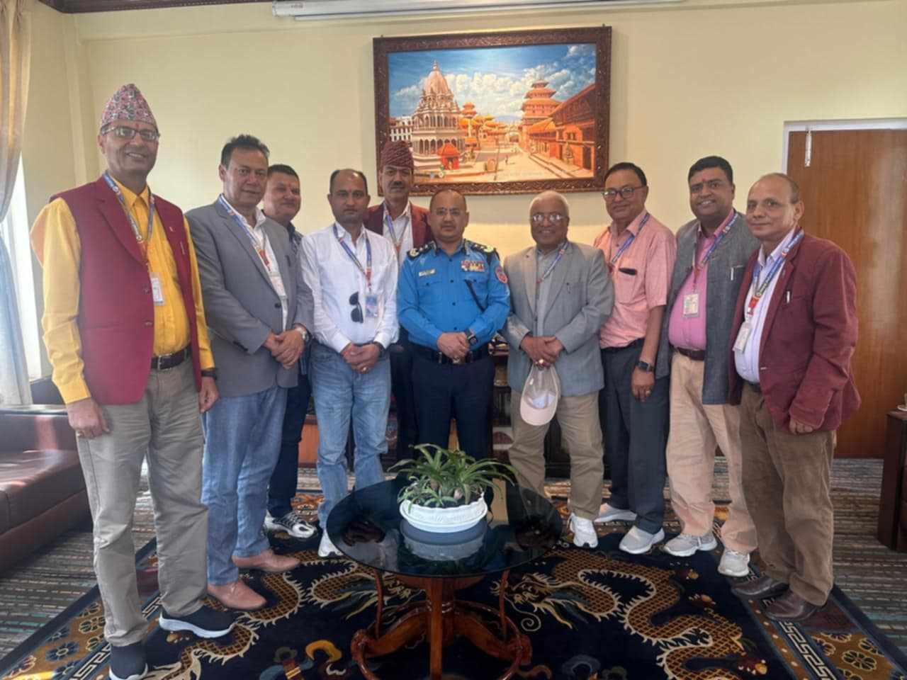   ओभरलोड नियन्त्रणमा कडाइ गर्न महानिरीक्षक थापासँग ट्रक महासङ्घको माग