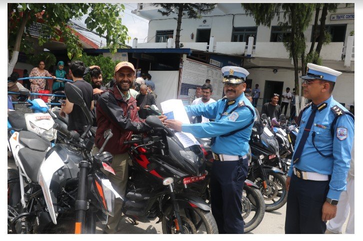 ट्राफिक प्रहरीले गर्‍यो २१ वटा दुई पाङग्रे सवारी साधन सम्बन्धित धनीलाई हस्तान्तरण