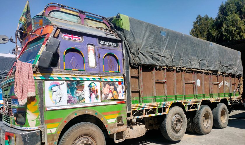 भन्सार छलीको सामानसहित ४ वटा ट्रक नियन्त्रणमा