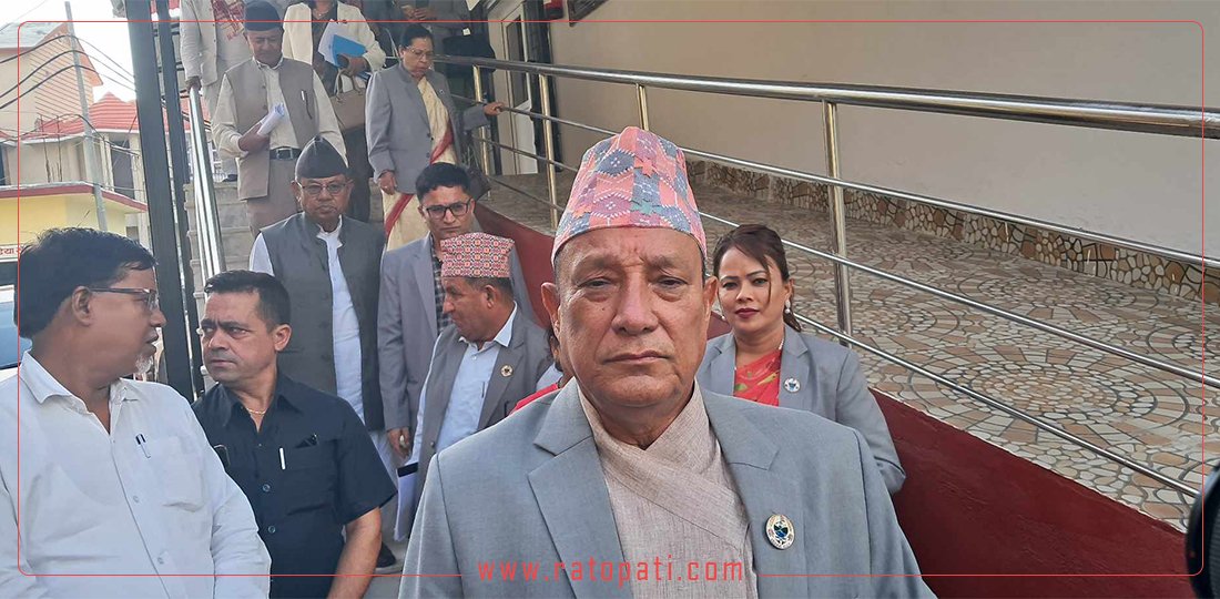 सरकार फेरबदलको खेलले संघीयतामाथि नै प्रश्न उठायो : उद्धव थापा