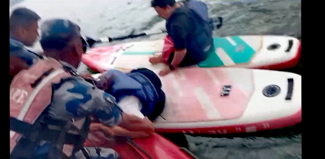   हावाहुरीले फेवातालमा फसेका दुई पर्यटकको सकुशल उद्धार