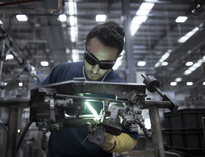 UK Economy Shrinks 0.1% in April Amidst Rising Energy Prices