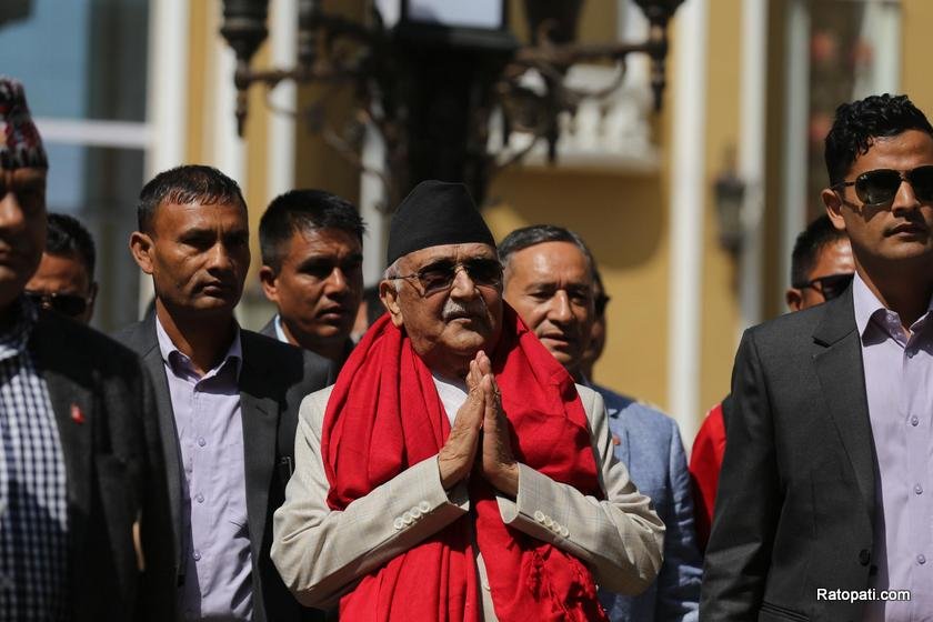   एमाले केन्द्रीय सचिवालय बैठक सुरु, अध्यक्ष ओलीले सम्बोधन गर्दै