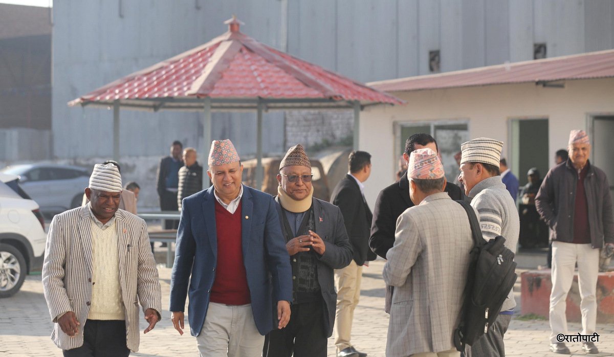 एमालेको ११औँ महाधिवेशन सचिवालय बैठकमा जुटे नेताहरु (तस्बिरहरू)