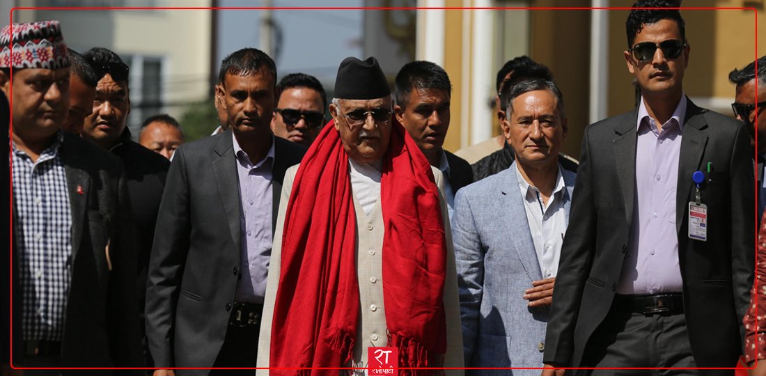   एमालेको १० औँ केन्द्रीय कमिटी बैठकमा पुगे ओलीसँगै अन्य नेताहरु (तस्बिरहरू)