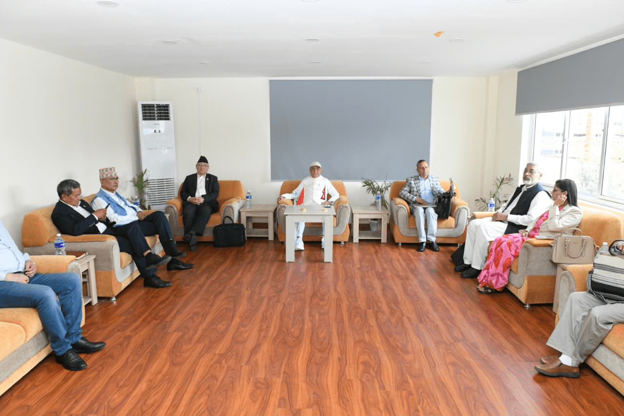 एमाले पुनर्गठन कार्यदल बैठकमा ओली पनि सहभागी