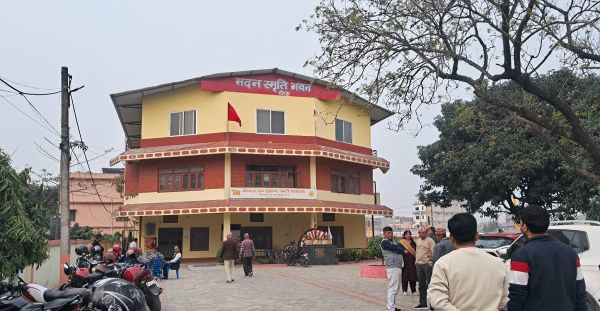   एमाले महाधिवेशन प्रतिनिधि छनोट : संस्थापन र असन्तुष्ट पक्षबिच ‘प्यानल’ वार, पर्चा बाँडेरै गुटबन्दी