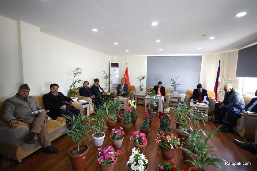   उम्मेदवार छनोटप्रति एमालेमा असन्तुष्टि, ईश्वर पक्षलाई पाखा लगाएपछि योगेशले लेखे ‘नोट अफ डिसेन्ट’
