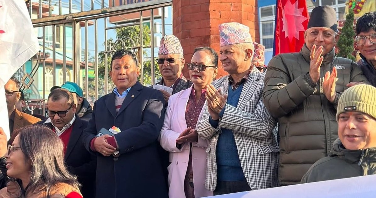   घरदैलोमा पुगेर एमालेले दिन थाल्यो महाधिवेशनको निम्तो