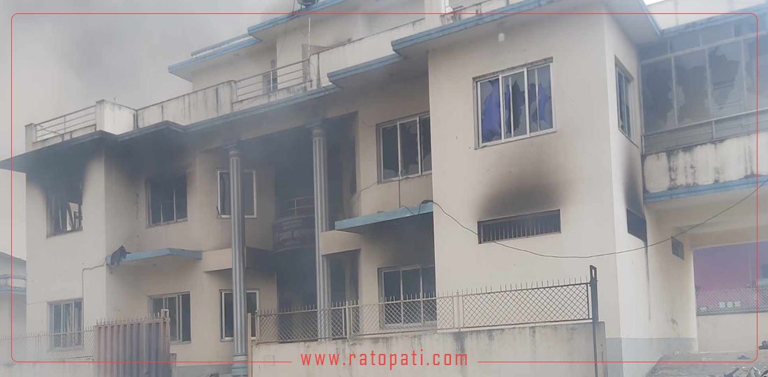 आगजनी र तोडफोडपछि यस्तो देखियो एमाले केन्द्रीय कार्यालय (तस्बिरहरु)