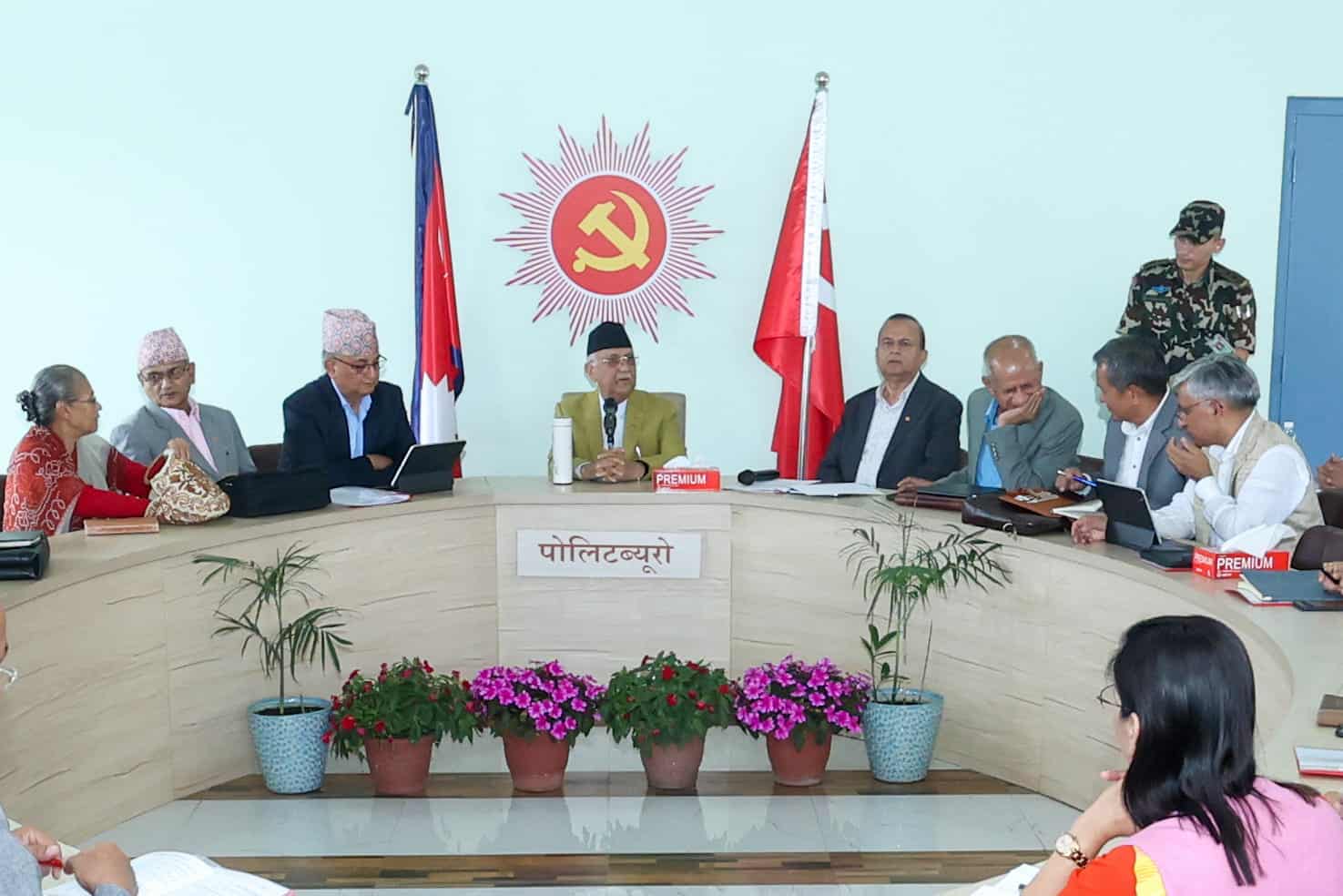   एमाले बैठकमा उमेर हद र अध्यक्षको कार्यकालबारे छलफल