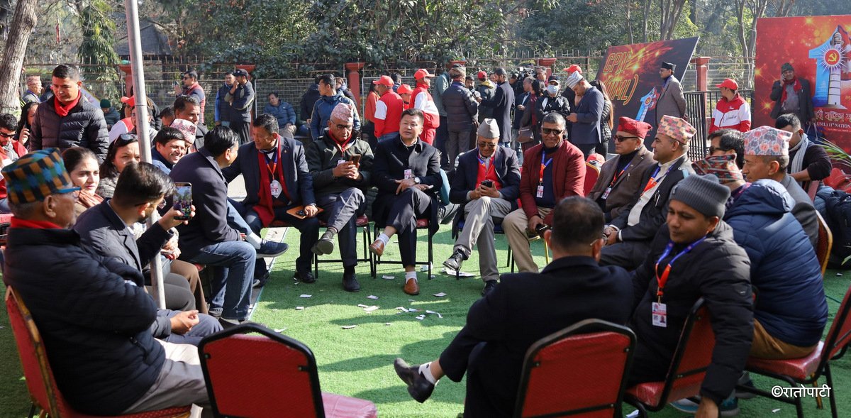 मतगणना सुरु भएसँगै परिणामको पर्खाइमा उम्मेदवारहरू (फोटो फिचर)