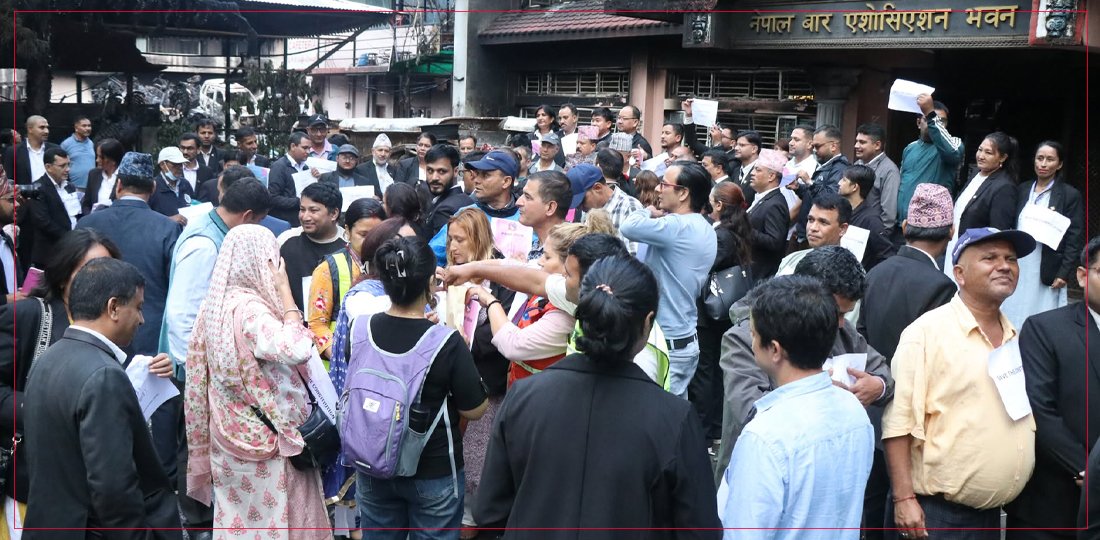   'देश जोगाऔँ, संविधान बचाऔँ' भन्दै प्रदर्शन
