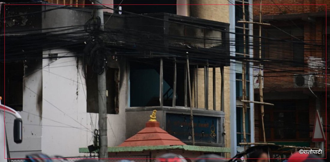   काठमाडौँ उपत्यकामा प्रहरीका १२२ भवनमा पूर्ण क्षति, १२१ गाडीमा आगजनी
