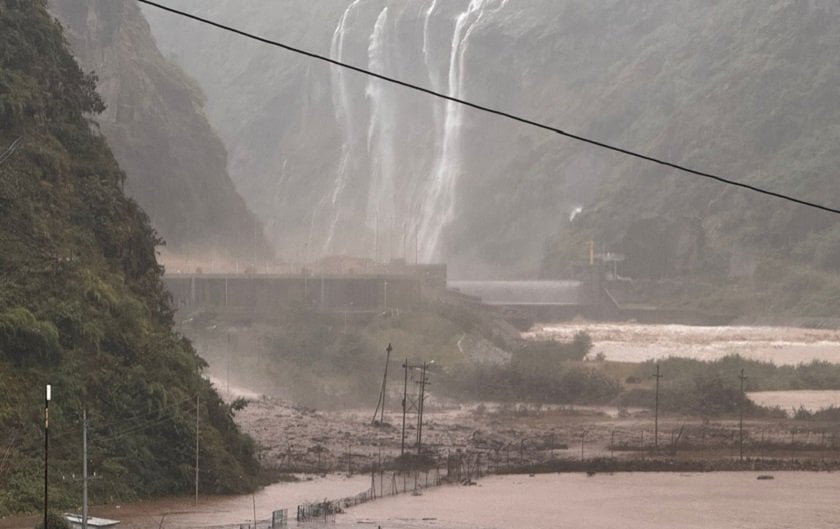 तामाकोसी जलविद्युत् आयोजनामा पहिरोले पुरिएका ४ जना अझै बेपत्ता