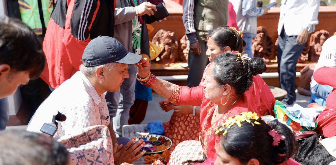 बालगोपालेश्वर मन्दिरमा दिदीबहिनी नहुनेहरूले लगाए भाइटिका
