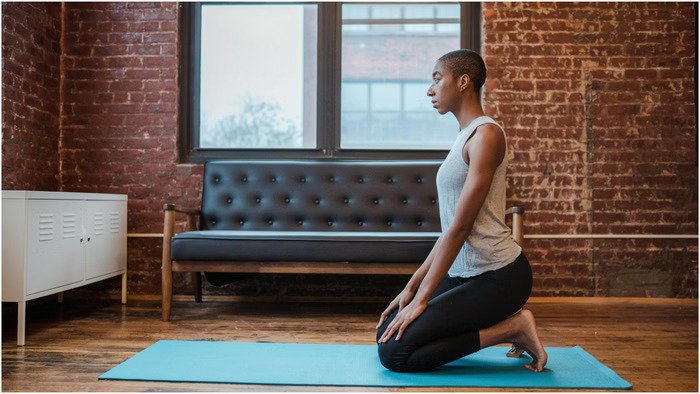 vajrasana_02b2426fcebde2e574f4cf8474bc99c1