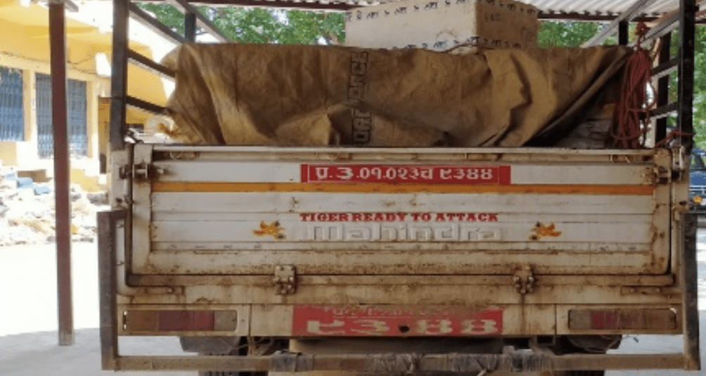   पिकअप भ्यान र  मोटरसाइकलसहित ६ जना तस्कर पक्राउ