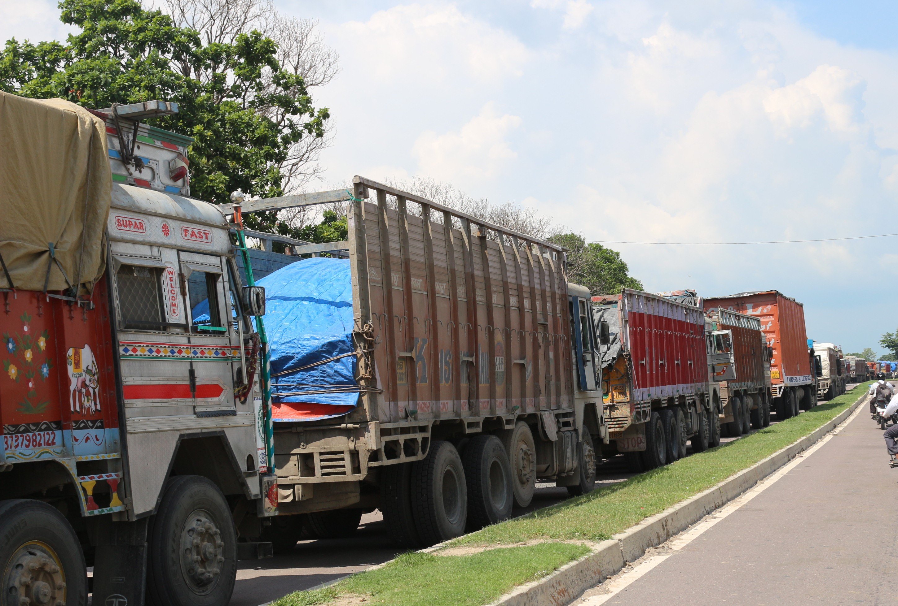 भैरहवा भन्सार कार्यालय : गत वर्षको तुलनामा ३७ प्रतिशत गिरावट