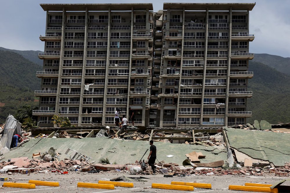 Over 900 Dead, Thousands Injured in Devastating Venezuelan Earthquake