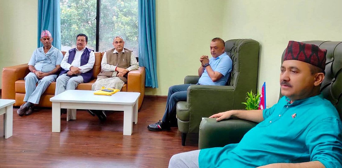 सुदूरका मुख्यमन्त्रीलाई गगनकाे सुझाव : बजेट विवाद सहमतिबाट समाधान गर्नुहाेला