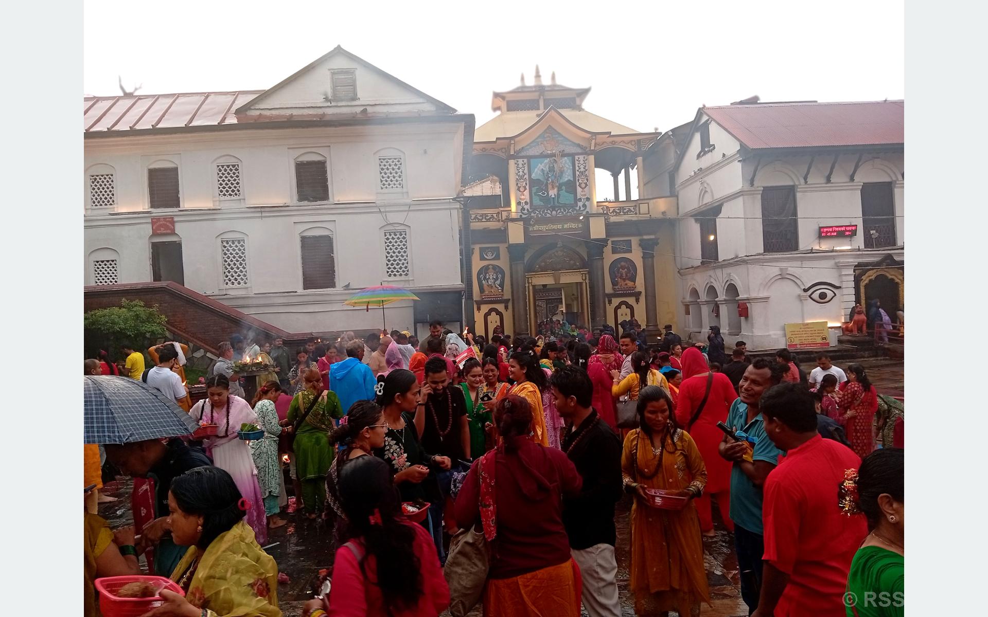Devotees Flock to Pashupatinath and Shiva Temples on Second Monday of Shrawan