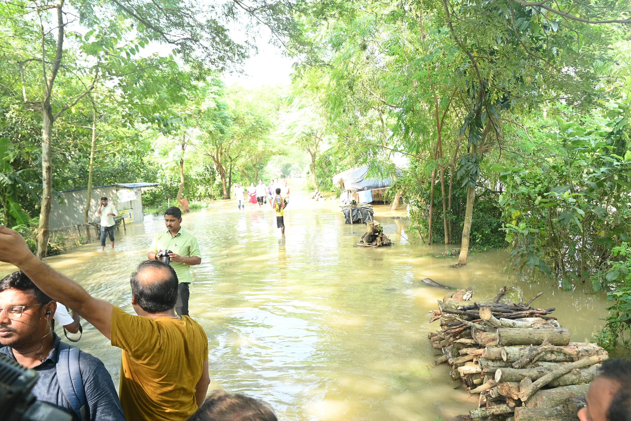 बाढीका कारण पश्चिम बंगालमा ३ जनाको मृत्यु, अढाई लाख मानिसहरू प्रभावित