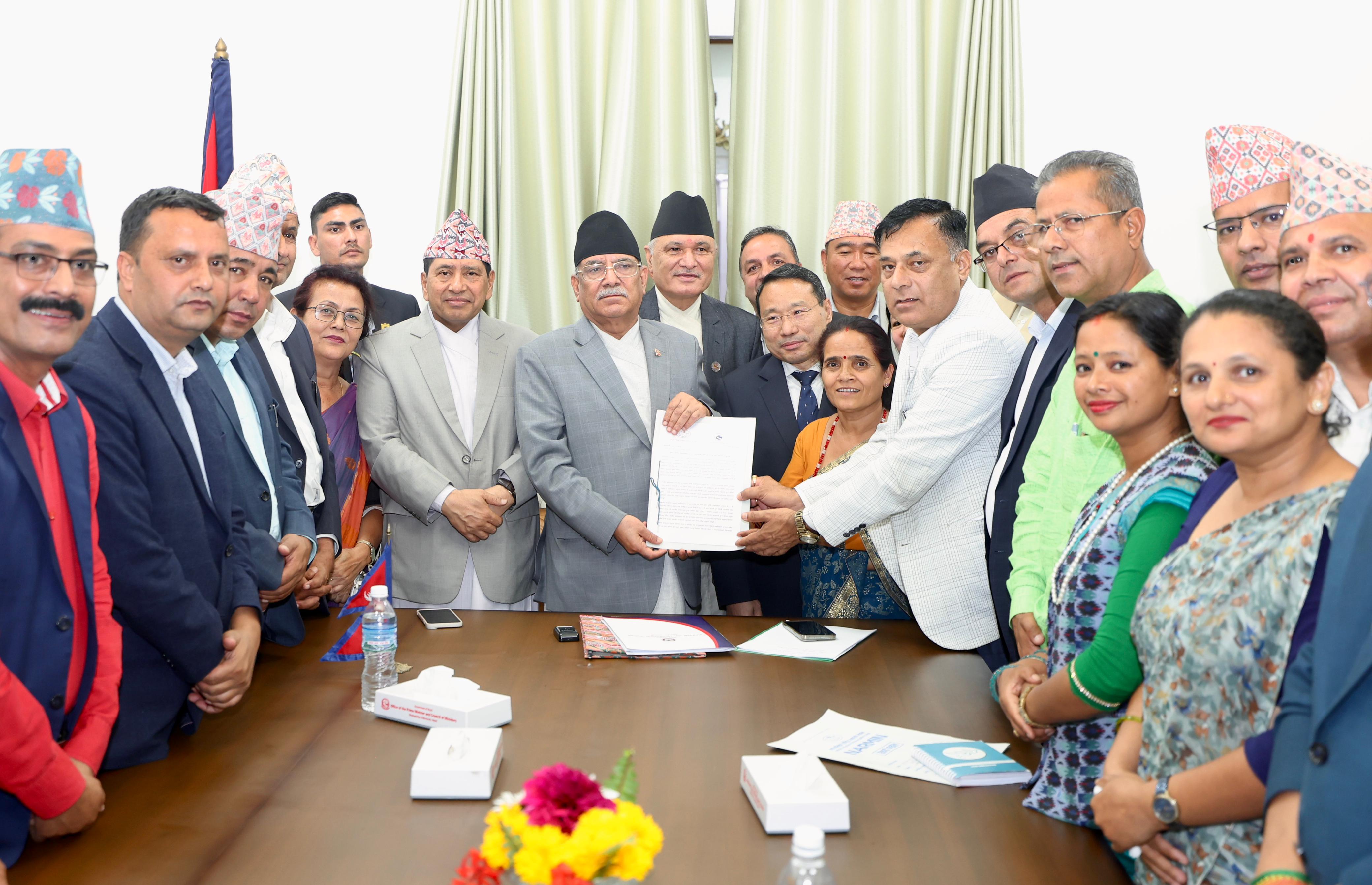गाउँपालिका संघ र नगरपालिका महासंघको आन्दोलन स्थगित